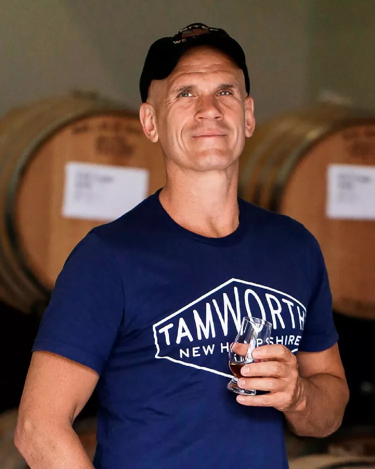 Fedezd fel a kreatív lepárlást, ahol különleges invazív fajokból készül whiskey! A Tamworth Distilling innovatív megoldásokkal újradefiniálja a szeszfőzést.